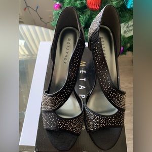 DONATED. Heels w/sparkle detail. Never worn. Comes with box.